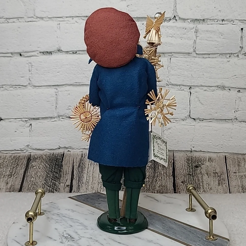 Byers' Choice Carolers Vintage 2006 Cries of London Series Straw Ornament Vendor